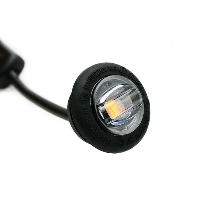 Cum îmbunătățește marcatorul lateral multifuncțional LED vizibilitatea pe șosea